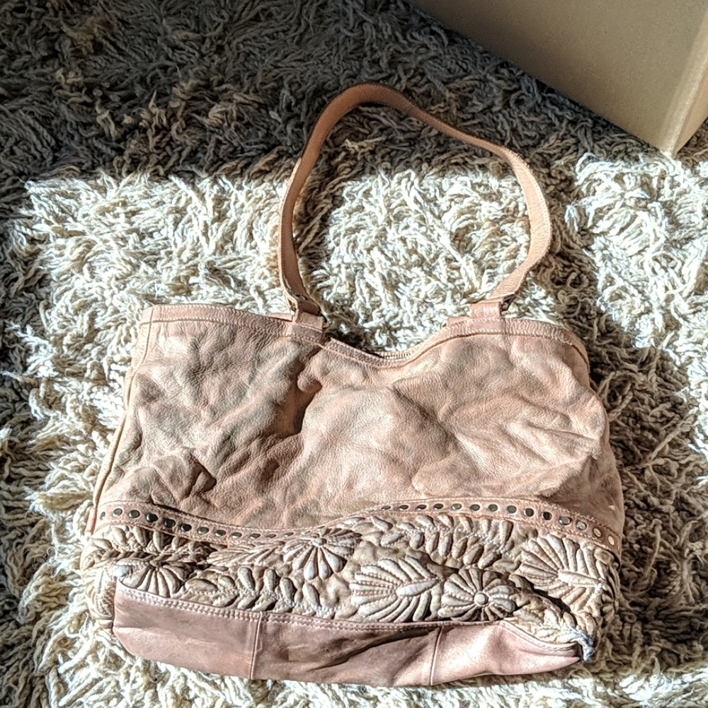 Tan leather shoulder bag